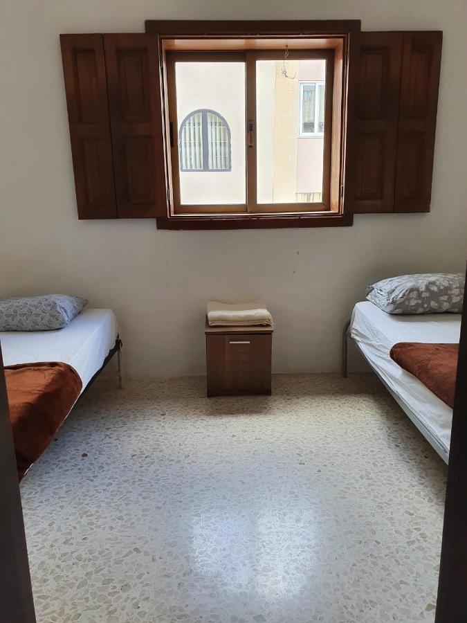 Oleander Butts Inn Żebbuġ Exteriör bild